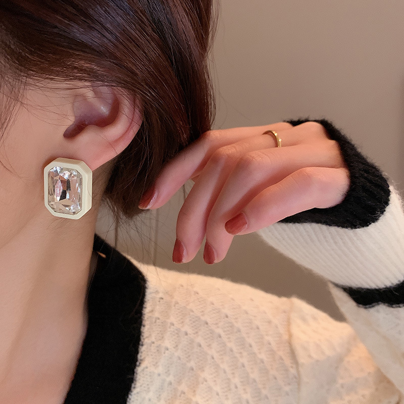 South Korea Dongdaemun Simple Rhinestone Geometric Square Ear Studs All-match Fashion Design Earrings Personality Fashion Net Red Earrings display picture 1