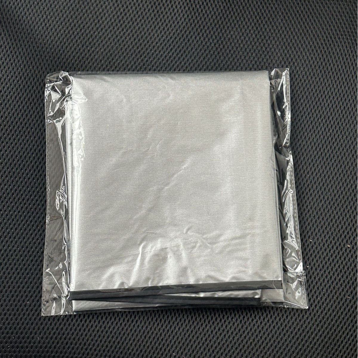 Auto nieve cubierta de tela plateada para cubrir la nieve para proteger el parabrisas delantero protector solar crema anticongelante puede agregar logotipo