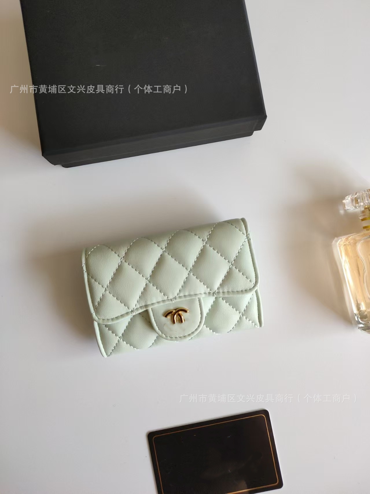 Cartera de cuero corta de diamante de alta calidad, nicho casual, gran capacidad, exquisita, pequeña bolsa de cambio de hebilla fragante.