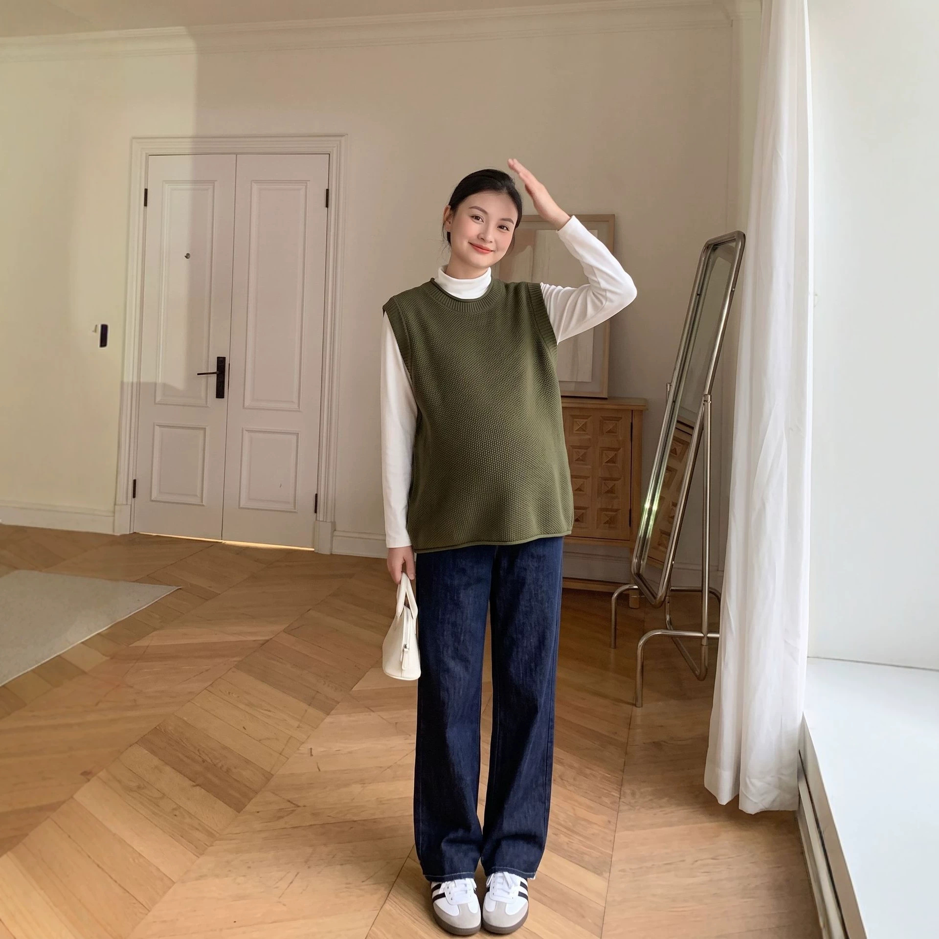 New autumn maternity wear, stylish retro artistic college-style maternity knitted vest, Korean-style age-reducing sweater vest