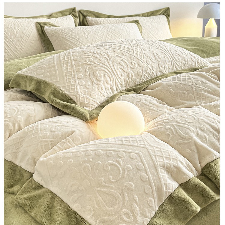 Cama de seda de leche tallada cuatro piezas de coral sábanas de cama de tres piezas de nuevo otoño y invierno engrosado y cálido