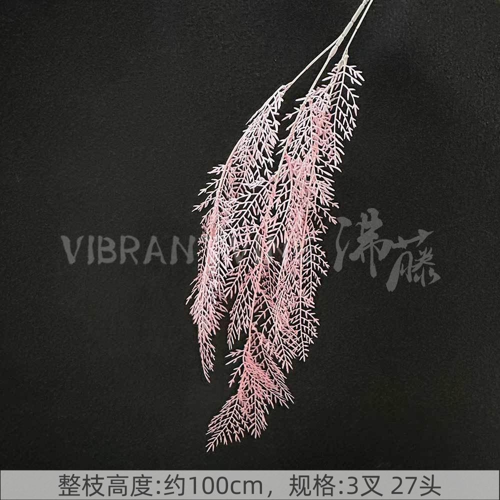 ピンク系のシミュレーション花の結婚式場は造景の偽の花の背景の壁を配置して花の天井の花の路を飾って生け花の娟花を導いています。