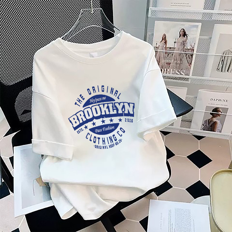 Camiseta de manga corta de algodón del mismo estilo para hombres y mujeres Camiseta de fondo casual de gran tamaño con cuello redondo blanco para mujeres