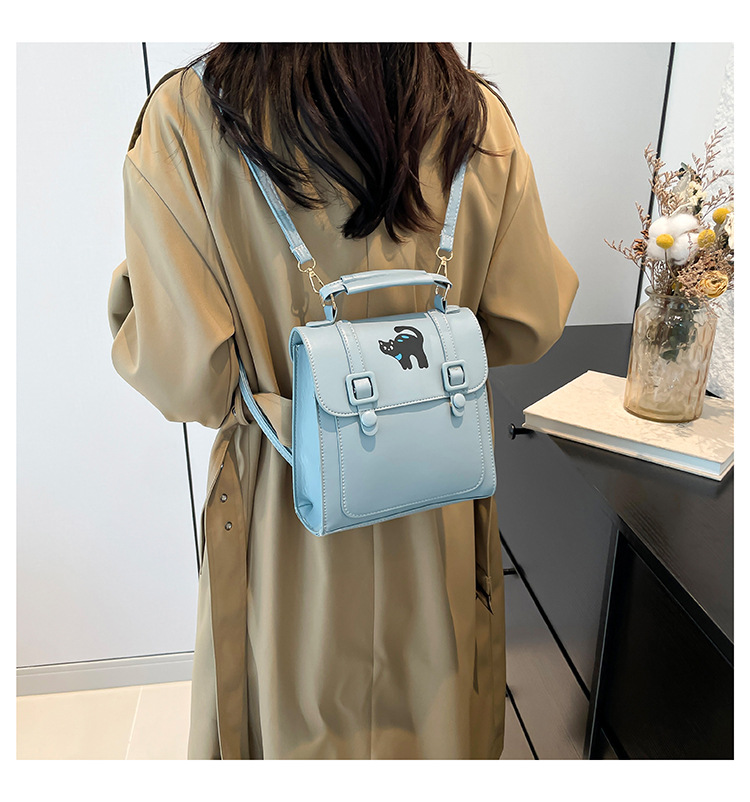 A new 2024 French retro backpack for women, a trendy and versatile single-shoulder bag with a large capacity for commuting undefined