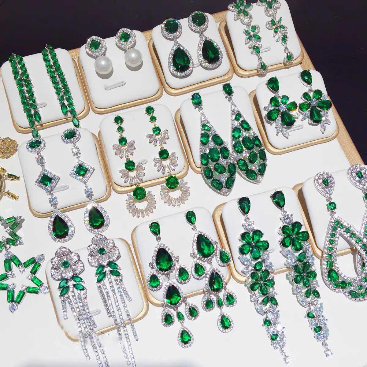 银针祖母绿镶钻树叶流苏耳环轻奢高级感耳钉女欧美耳饰设计感小众