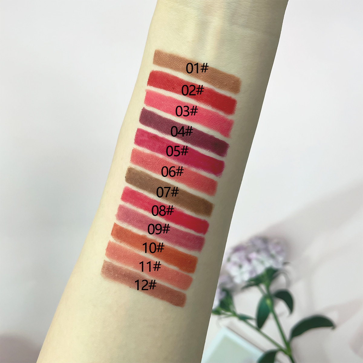 Das hölzerne Lippenkonturenstift-Set mit zwölf Farben klebt nicht an der Tasse, matter, samtiger Lippenstift ist leicht zu färben_voghion.com