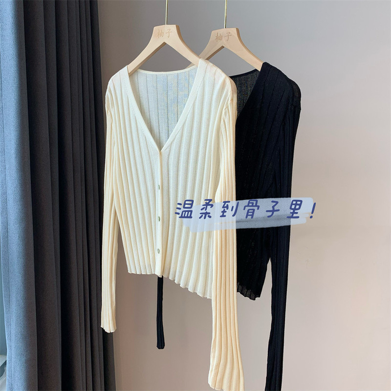 Hong Kong and American Clothing/ Delicate, Smooth, Lightweight, Breathable V-Neck Ribbed Air-Conditioning Sweater, Slim-Fit Short Wool Cardigan for Women Hong Kong and American Clothing/ Delicate, Smooth, Lightweight, Breathable V-Neck Ribbed Air-Conditioning Sweater, Slim-Fit Short Wool Cardigan for Women