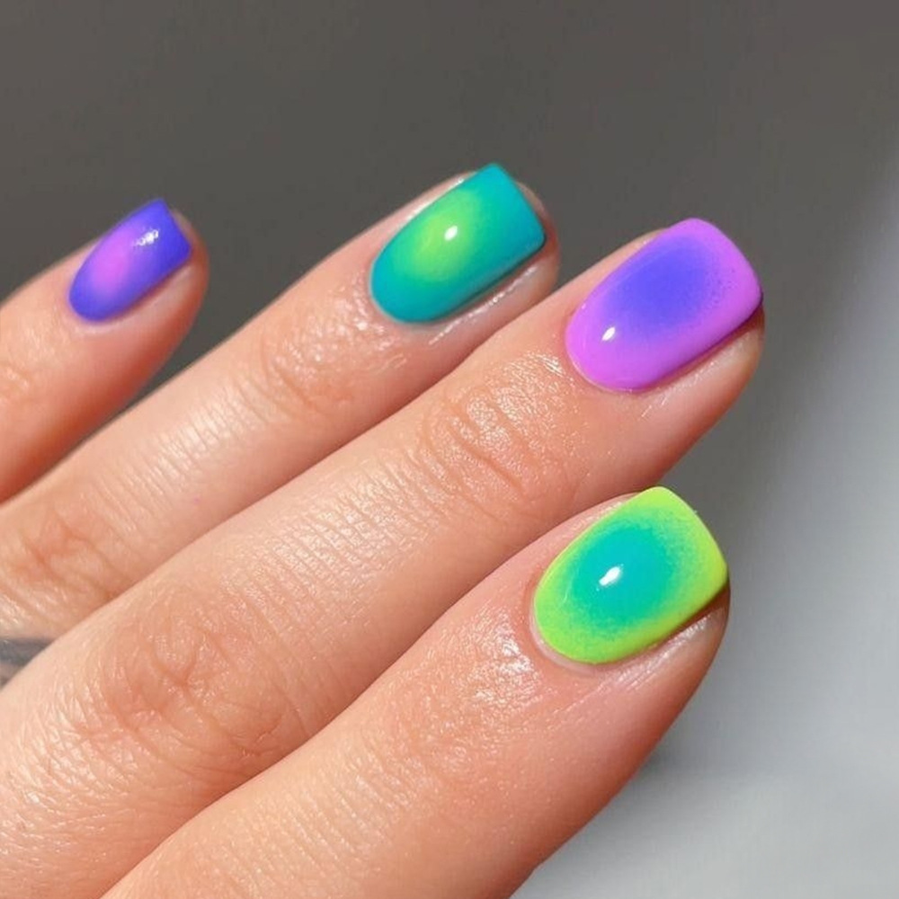 Comercio exterior fluorescente color gradiente desgaste de uñas europeas y estadounidenses violeta verde brillante cara uña falsa 24 piezas de uñas manicuras al por mayor