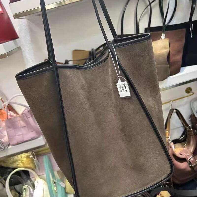 South Korea Niche Designer's Same Style Lazy Frosted Cow Leather Tote Bag High-end Soft Leather Commuter Fashion Bag 1