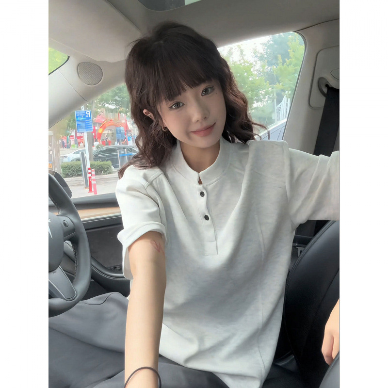 White-Gray Henry Collar Short-Sleeve Polo Shirt for Men and Women, High-End American-Style Regular Shoulder T-Shirt with Boxy Patchwork Half-Sleeves White-Gray Henry Collar Short-Sleeve Polo Shirt for Men and Women, High-End American-Style Regular Shoulder T-Shirt with Boxy Patchwork Half-Sleeves