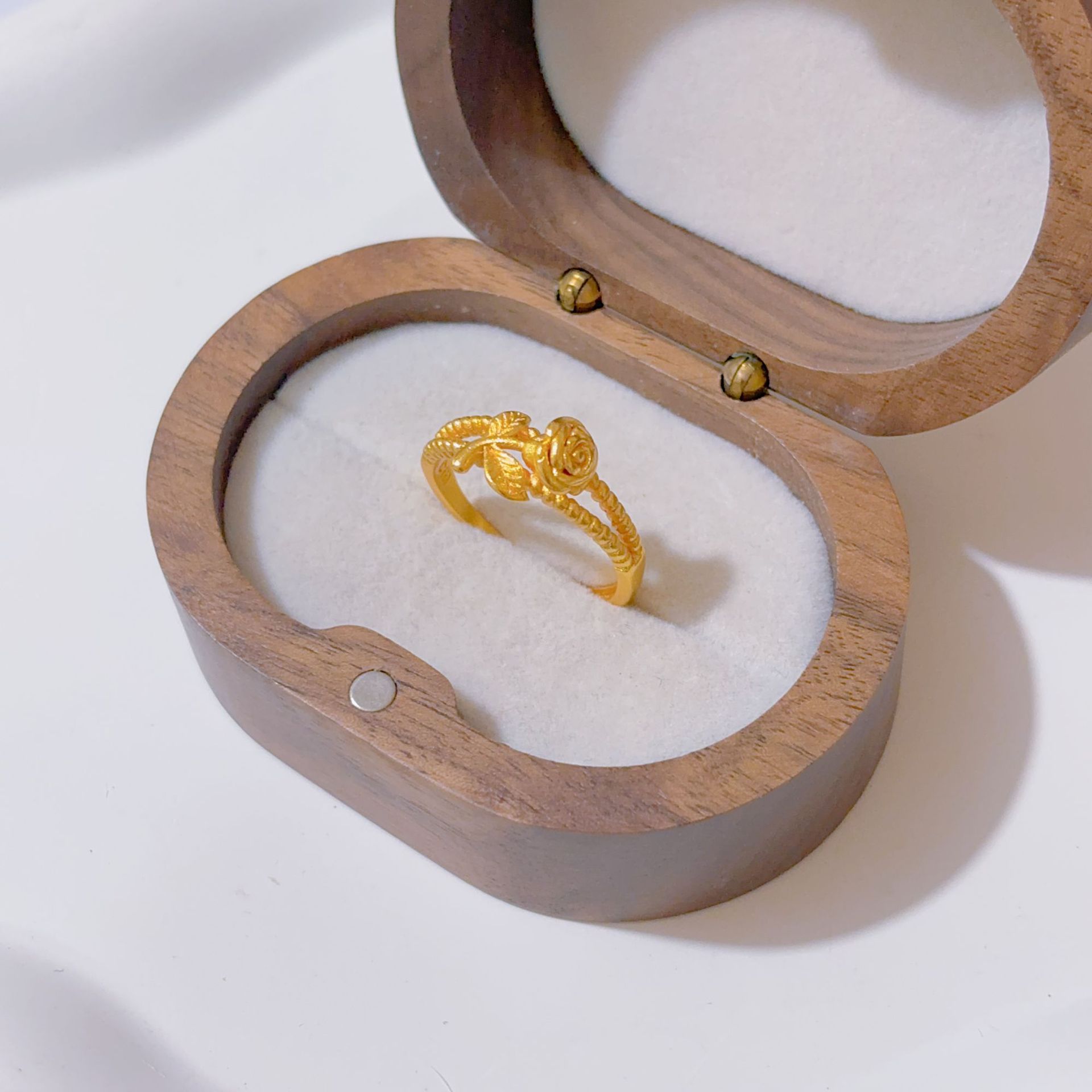 S three -dimensional roses