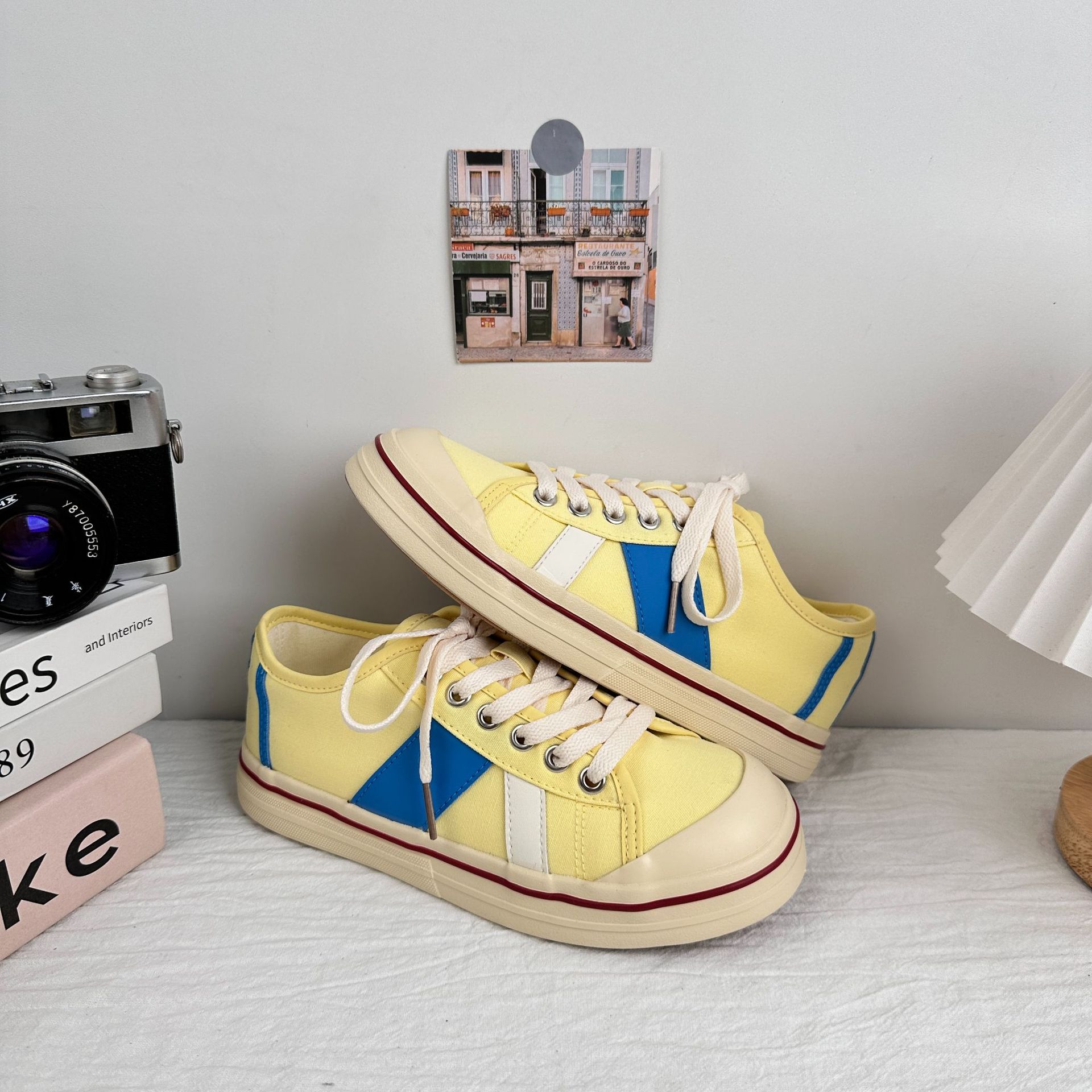Zapatos casuales de onda lejana para mujer 2025 nuevos zapatos blancos zapatos de mujer de verano zapatos de lona zapatos de plataforma de color de contraste de todo fósforo