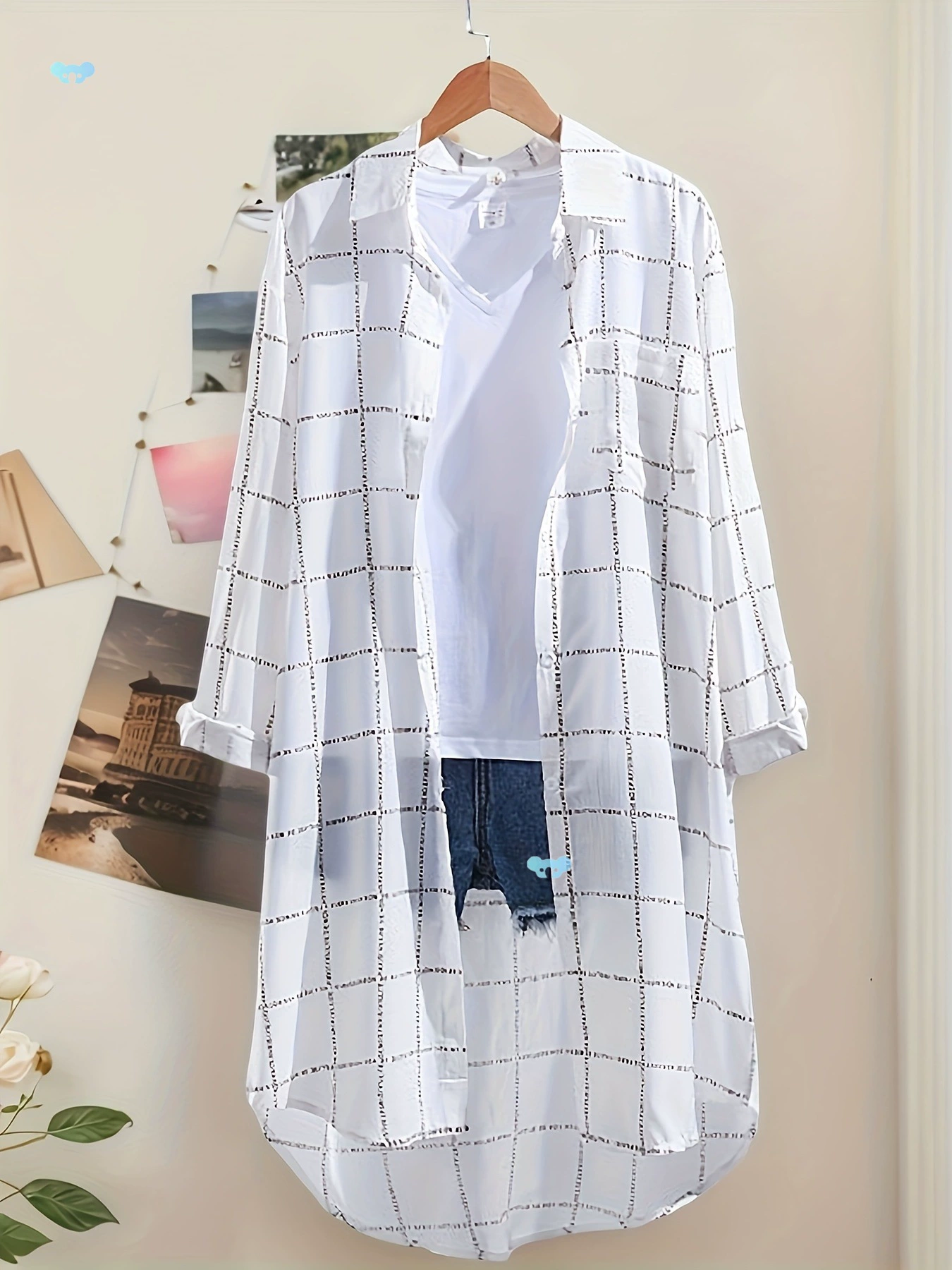 Женская белая рубашка с длинным рукавом в клетку и легким весом