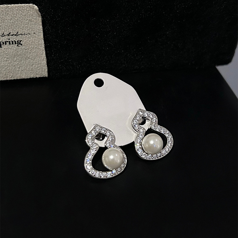 Aguja de plata circón Perla pendientes de la perla collar traje de moda Luz de lujo de alto grado pendientes de joyería de diseño personalizado para las mujeres