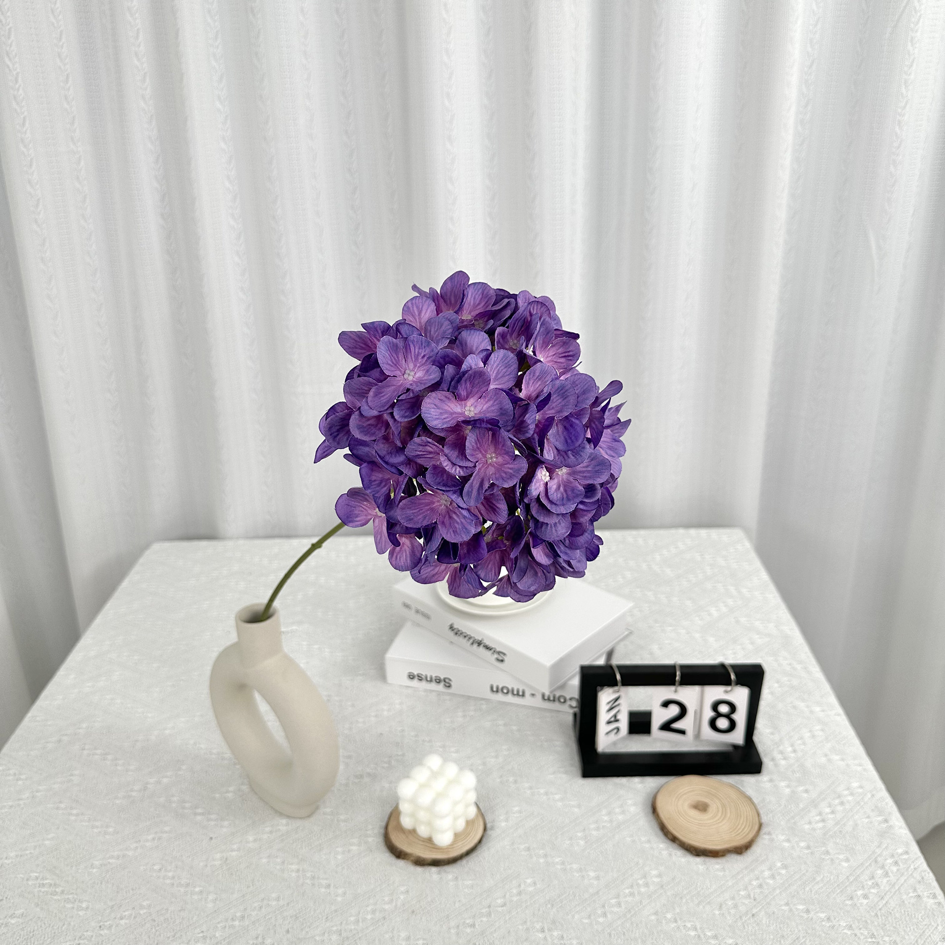 진한 보라색 3D 프린팅 수국