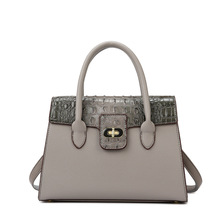 �r���i�����Q����Ů�¿��{�~�yŮ�����Љ���Ůʿ�μ���ٴ������