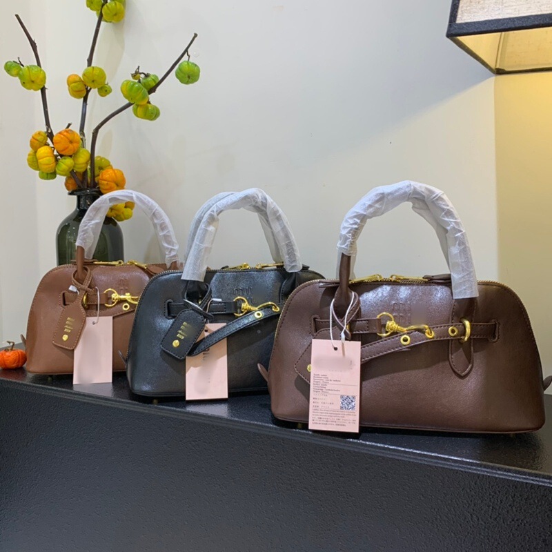Miu Miu 2026 Fashionable Versatile Commuting Aventure Shell Bag Large Capacity Handbag Crossbody Dumpling Bag for Women Miu Miu 2026 Fashionable Versatile Commuting Aventure Shell Bag Large Capacity Handbag Crossbody Dumpling Bag for Women