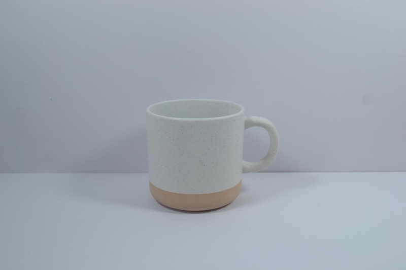 つや消しの2色は陶磁器の杯をつづり合わせてマグカップを噴き出します。|undefined