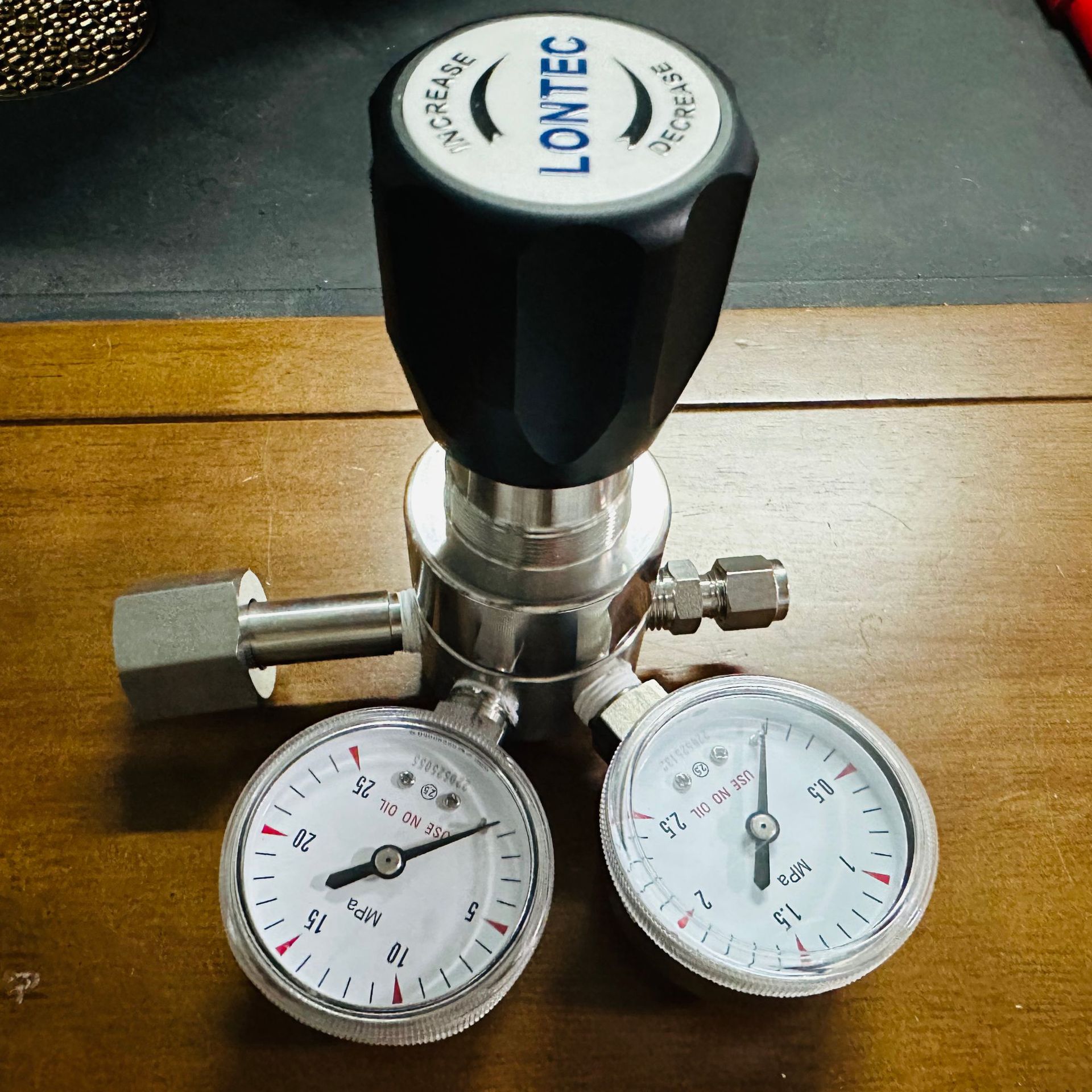 氧气高压减压阀 不锈钢减压阀氦气氩气氮气减压阀气体压力调节器