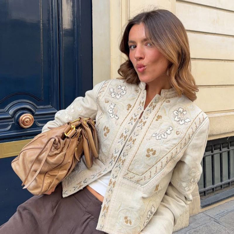 Retro estilo casual bordado impresión corto hombro pequeño abrigo de cuello vertical mujer 2026 nuevo estilo transfronterizo de Europa y América ventas calientes image 4