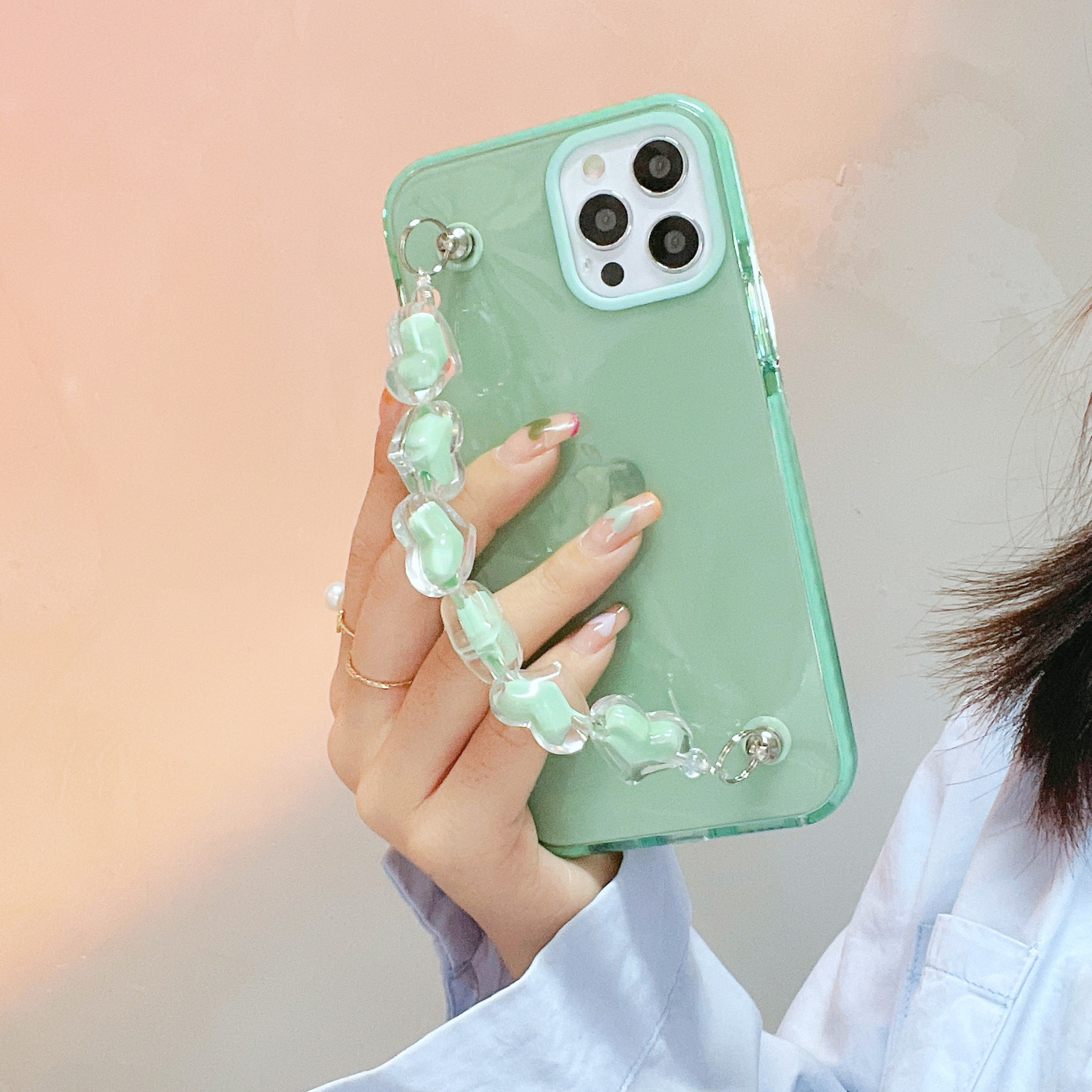 Korean Summer Mint Green Heart Bracelet Mobile Phone Case display picture 3