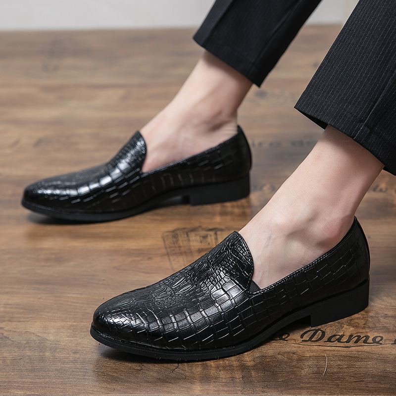 2025 cuatro estaciones zapatos de cuero para hombres de moda coreana zapatos versátiles para hombres zapatos casuales para jóvenes británicos zapatos rojos pequeños image 4