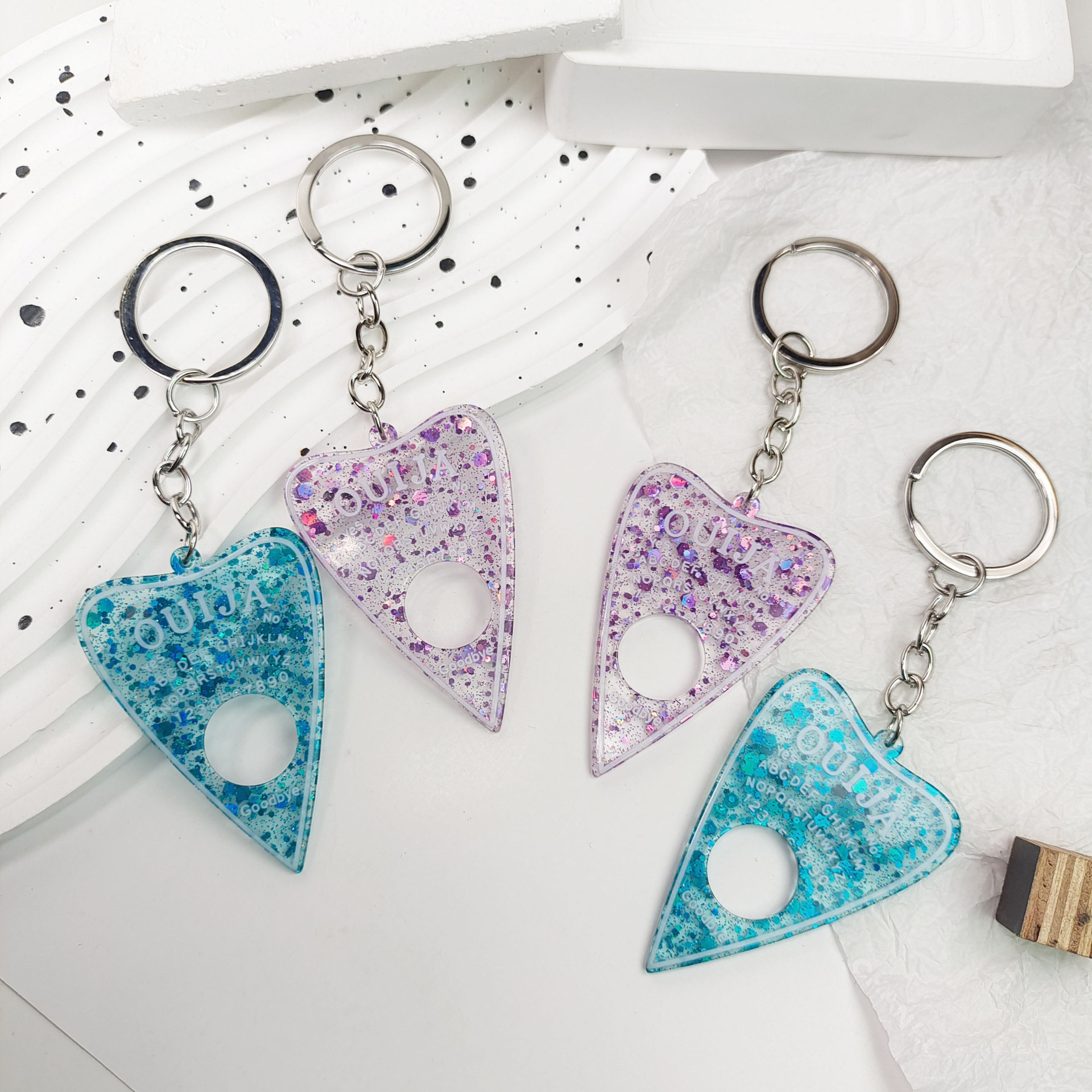 Dulce Letra Forma De Corazón Arílico Mujeres Llaveros display picture 3
