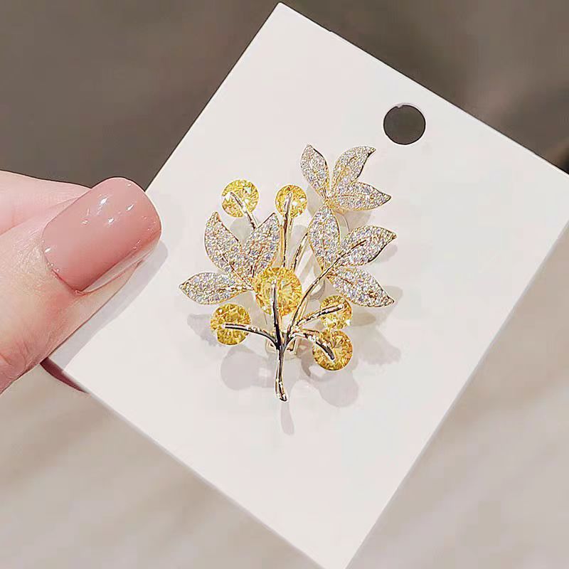 Broche de hoja chapada en oro accesorio para mujer otoño_voghion.com