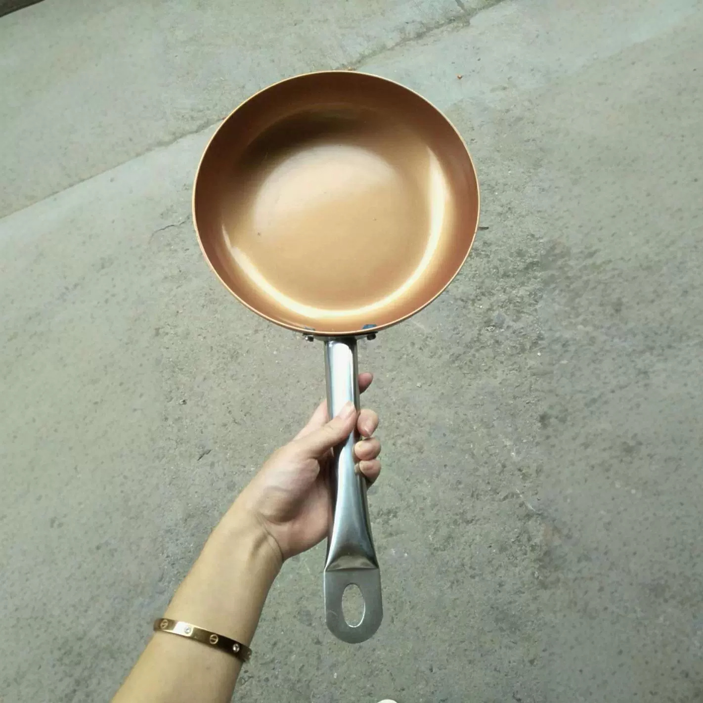 Suministro directo de fábrica plana antiadherente sartén dorada