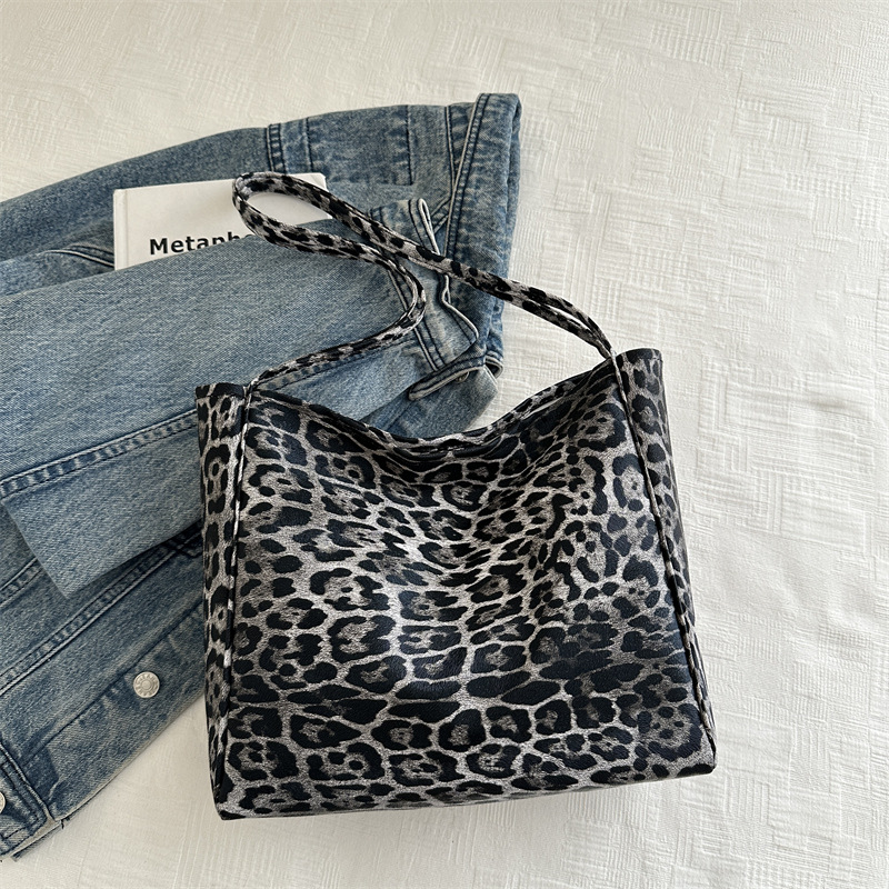 Otoño y invierno de Hong Kong viento de gran capacidad bolso de mano leopardo bolso de mujer bolso medioambiental ocio de moda universal bolso de hombro