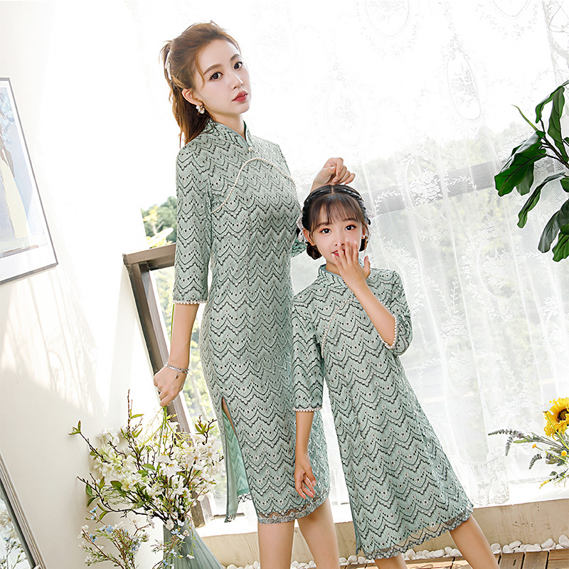 Ropa de mujer para padres e hijos 2023 nueva ropa de estilo chino cheongsam de encaje de gama alta para niñas