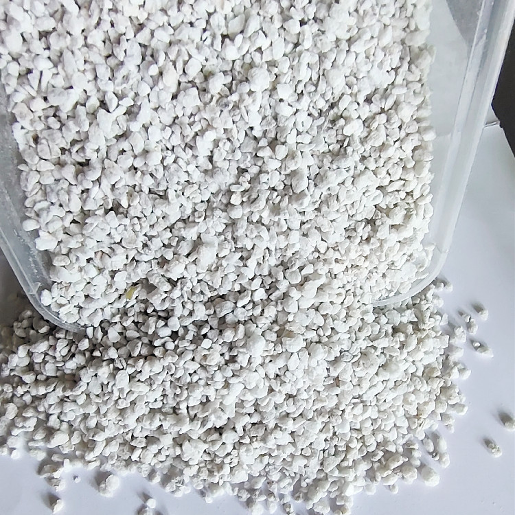 厂家供应建筑工地内外墙屋顶保温用珍珠岩颗粒大矿物高保温