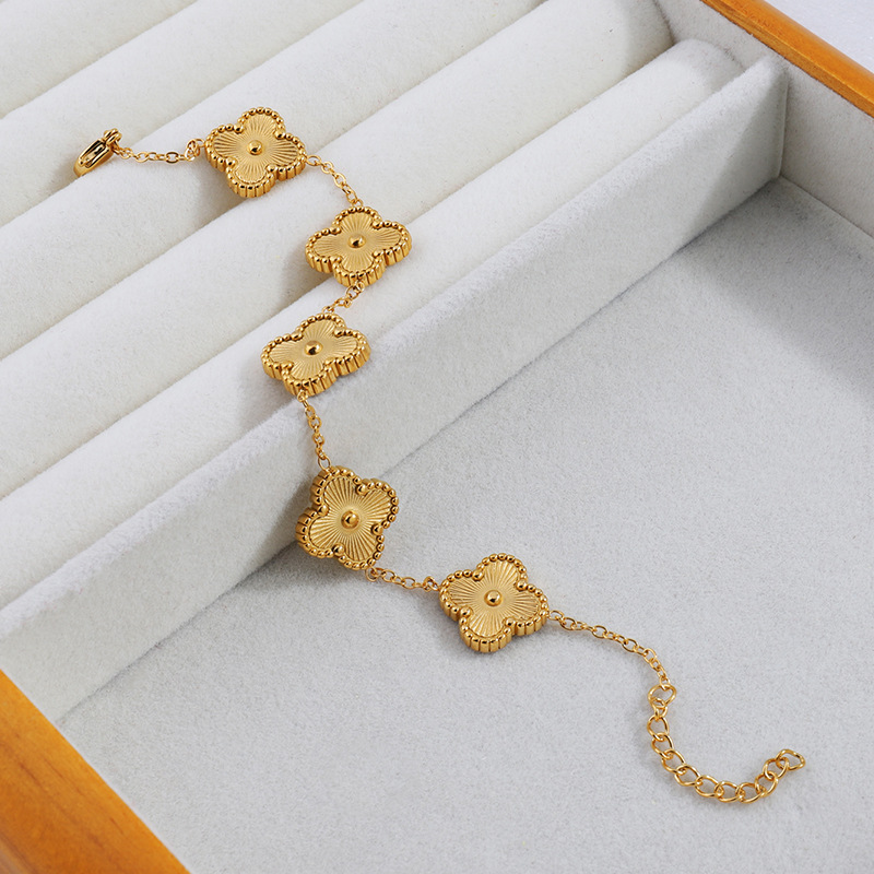 Pulsera de acero inoxidable estilo coreano con trébol de cuatro hojas, pulsera de lujo ligera y de alta gama para parejas, pulsera de acero titanio moderna y que no se decolora para mejores amigos