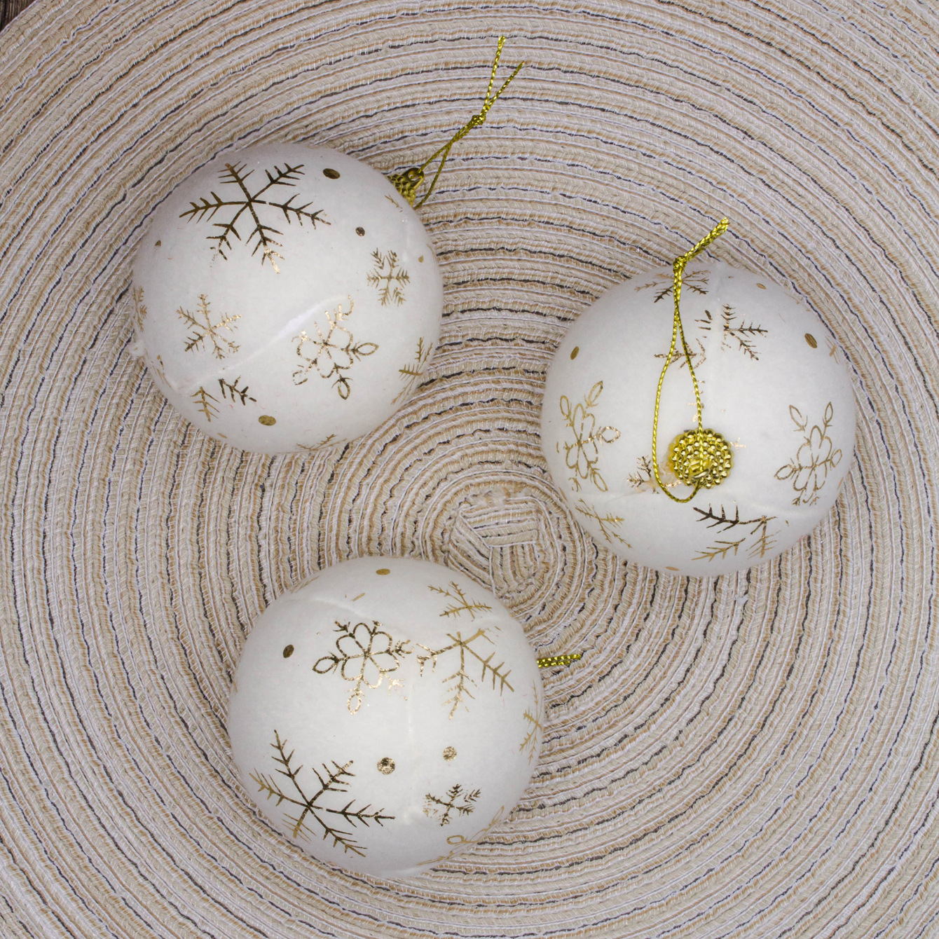 En stock decoraciones de Navidad colgante 8cm 6 piezas copo de nieve ELK estrella de cinco puntas de tela de impresión bola de espuma