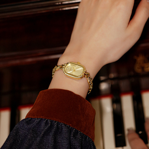 Time Corridor Medieval Bracelet Watch Compact Retro Small Gold Watch Oval Light Luxury Literary Fashion Style Quartz Watch