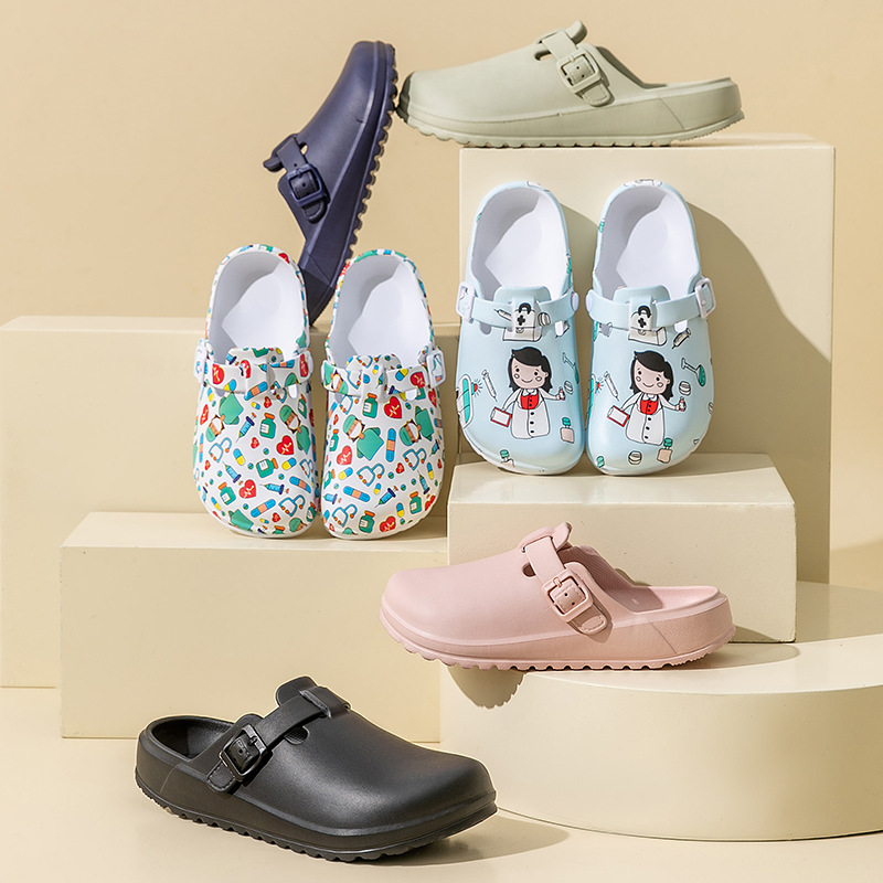 Zapatillas de quirófano al por mayor estudio de laboratorio de hombres punta cerrada zapatos protectores de fondo suave dibujos animados creativos zapatos de moda de mujer enfermera