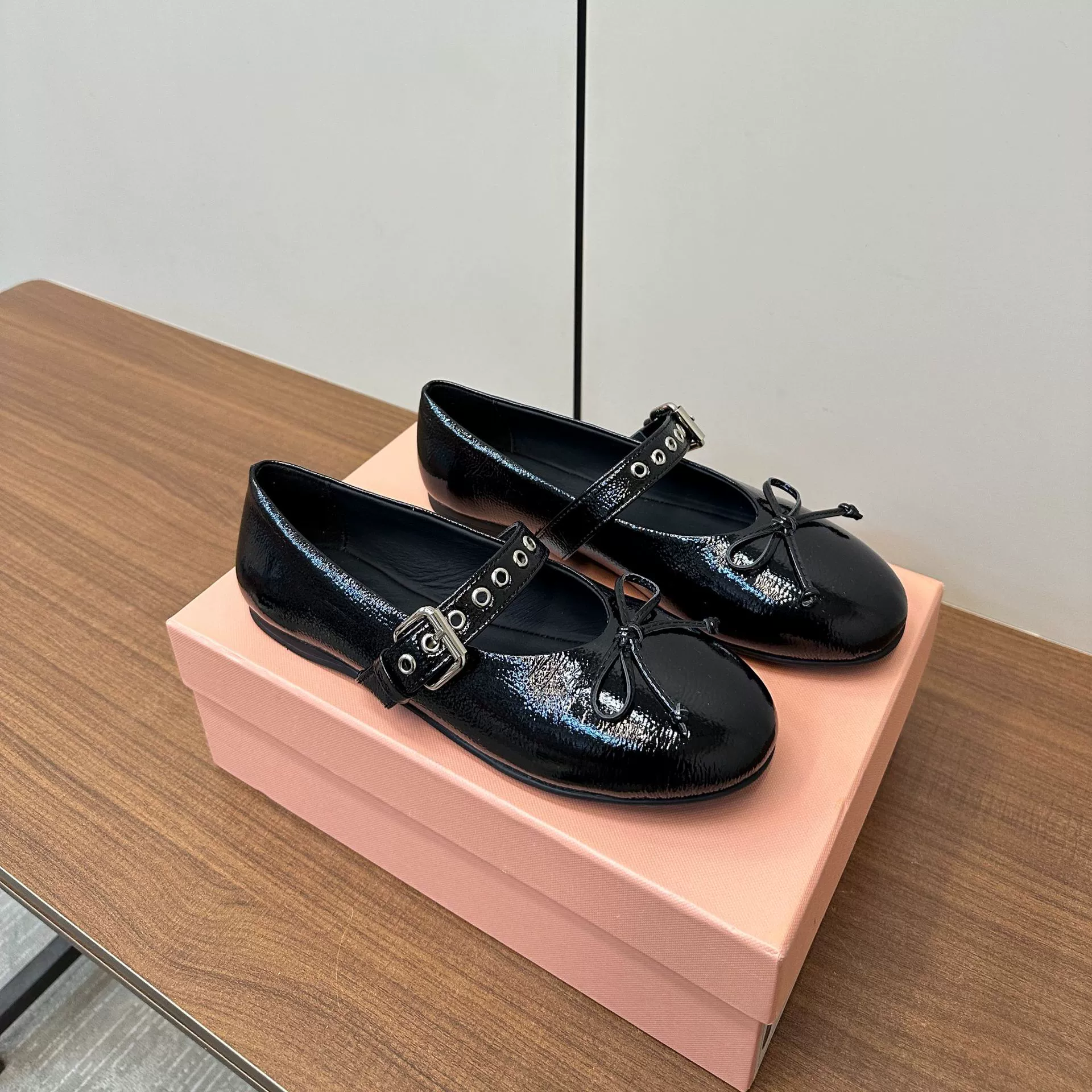 2025 весна и осень новая мода дикая плоская подошва и легкие туфли женские банты Мэри Джейн удобные балетные туфли