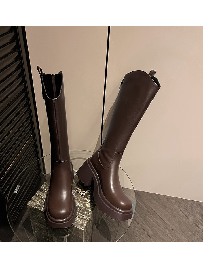 Boot nữ cổ cao mũi tròn gót vuông dày 9 cm, phong cách kỵ sĩ V-cut — Ống lớn màu nâu sẫm lót một lớp chi tiết 52