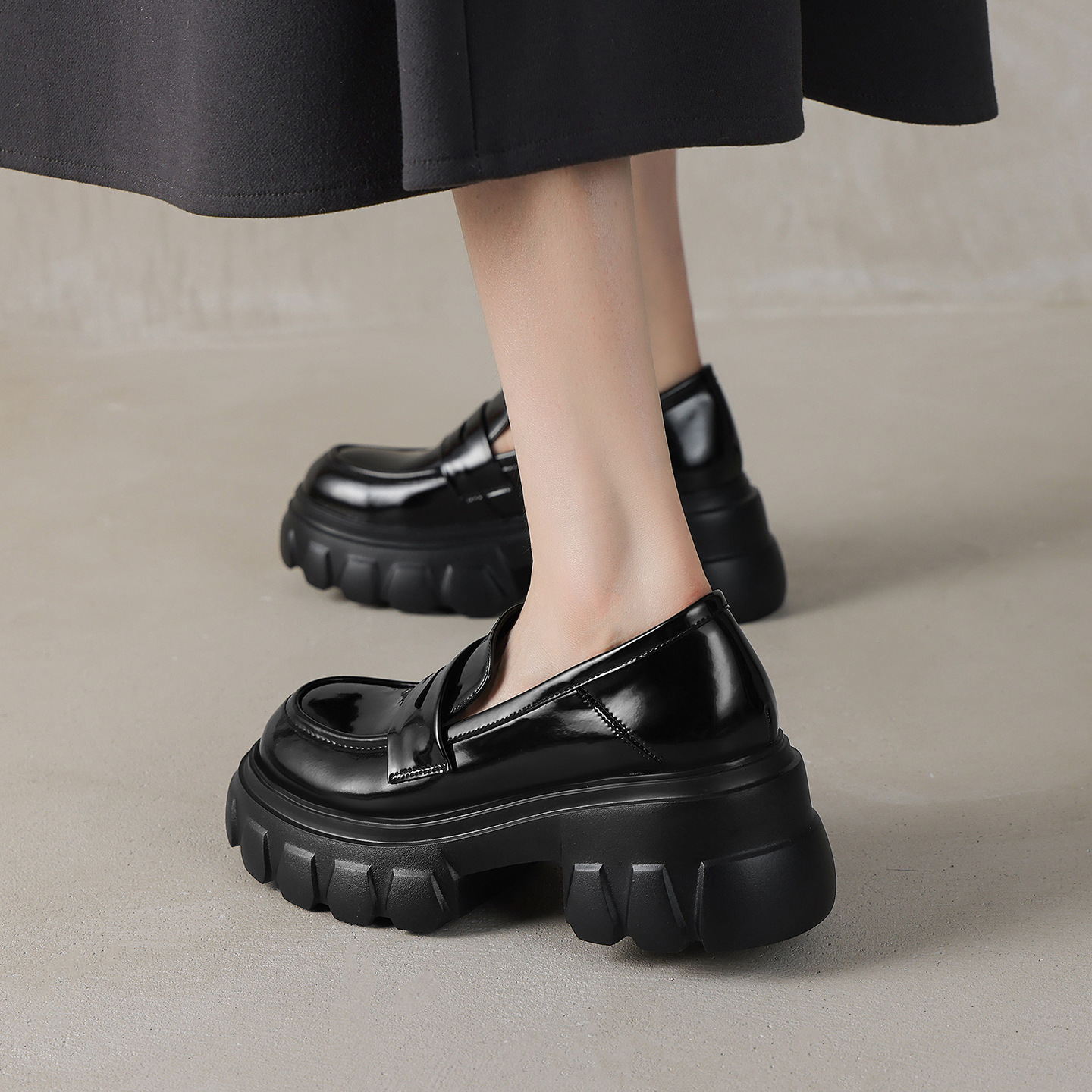 Giày loafer nữ đế xuồng cao gót phong cách Anh quốc cổ điển — đen