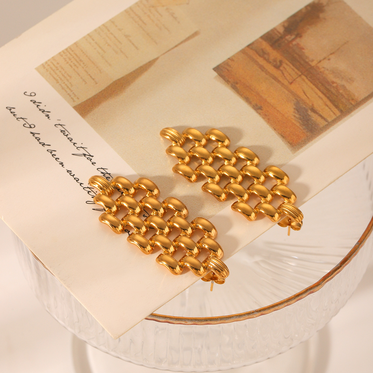 Relojes de acero inoxidable de oro europeo y americano de 18 quilates con diseño de aretes, estilo ins, personalidad de moda, aretes de acero de titanio, aretes de temperamento image 4