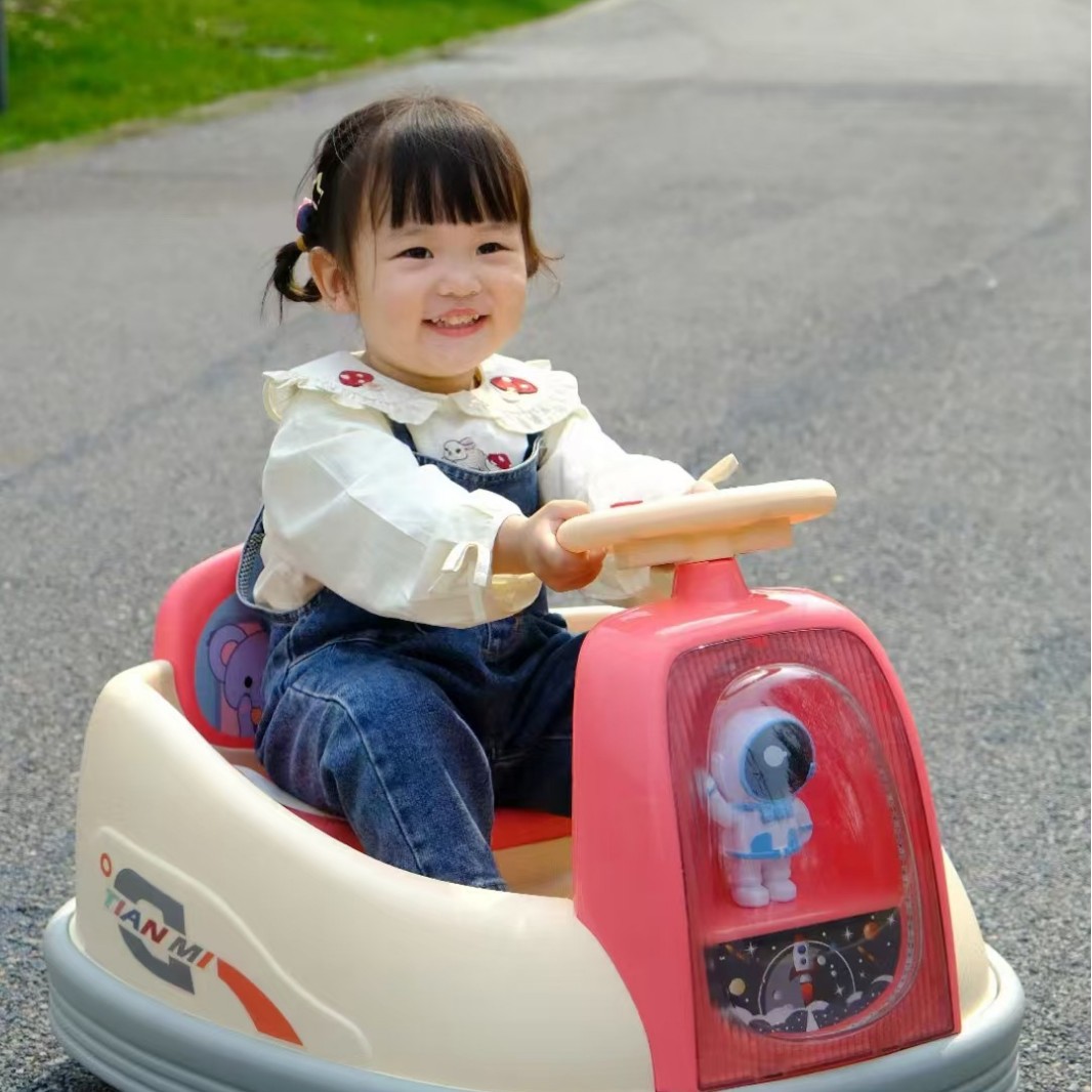 Coche de choque para niños nuevo coche eléctrico juguete bebé coche de deriva control remoto se puede sentar en el interior y el exterior 1 - 7 años de edad