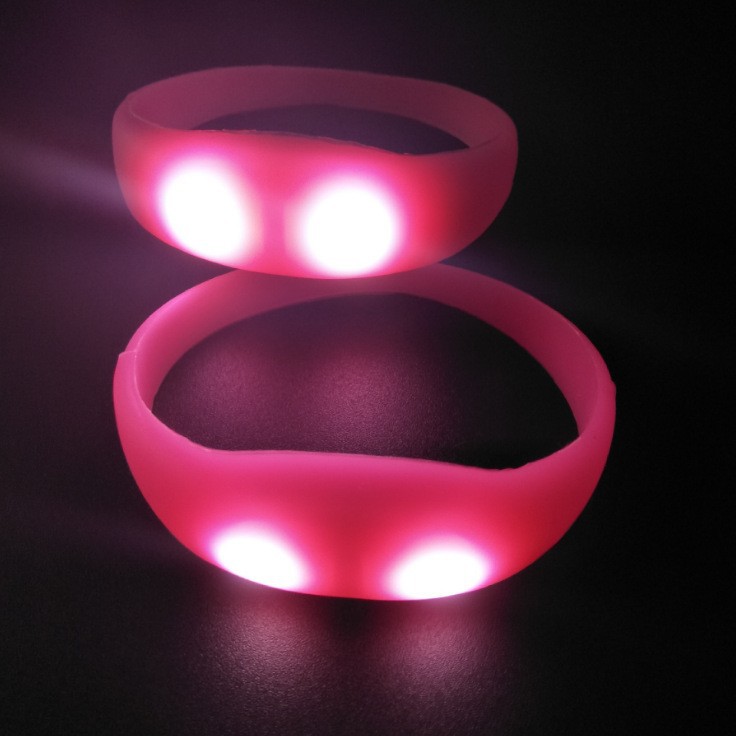 Pulseras luminosas controladas por voz Reunión Anual de Empresas Lotería Control de voz Respuesta Pulseras de teclas luminosas Concert Atmosfera de bar