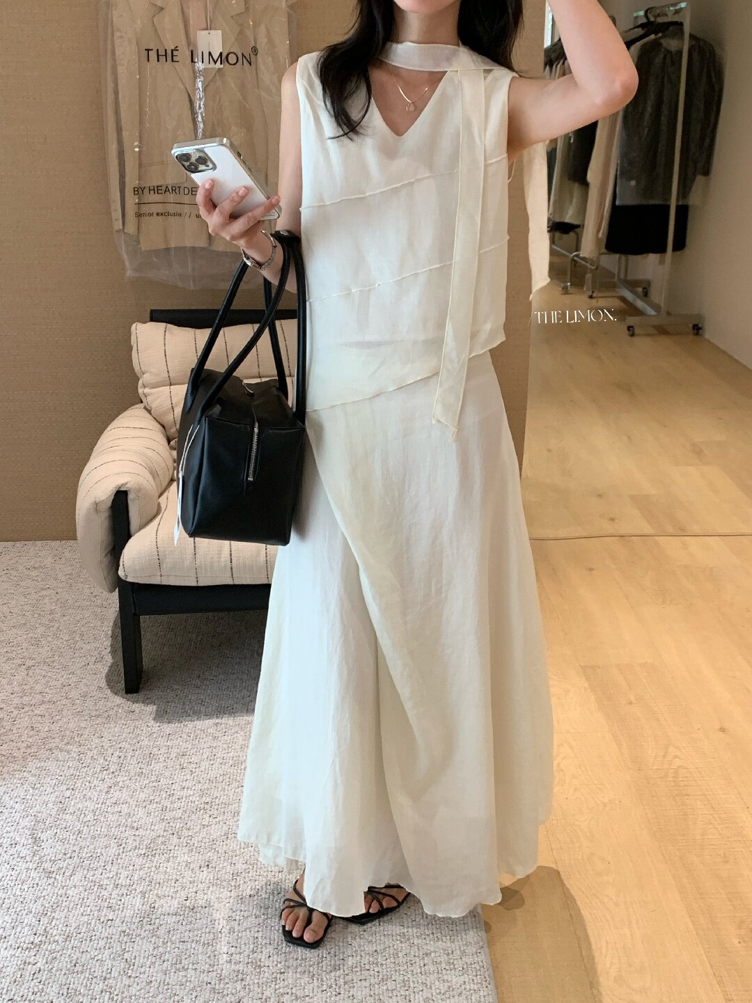 Bộ áo hai dây kết hợp chân váy midi nữ tính chất tơ tằm phong cách Hàn Quốc — màu cam, màu mơ chi tiết 3