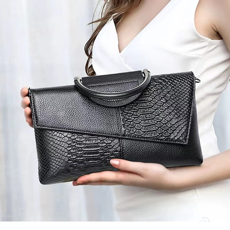 Women's Pu Leather Splicing Crocodile Vintage Style Square Magnetic Buckle Shoulder Bag Clutch Bag Handbag display picture 2