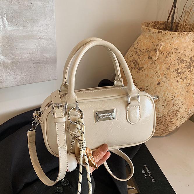 Este año, la popularidad de la bolsa de mano super caliente para mujeres 2025 nuevo estilo versátil bolsas de bolos de tendencia nicho bolsas de transporte