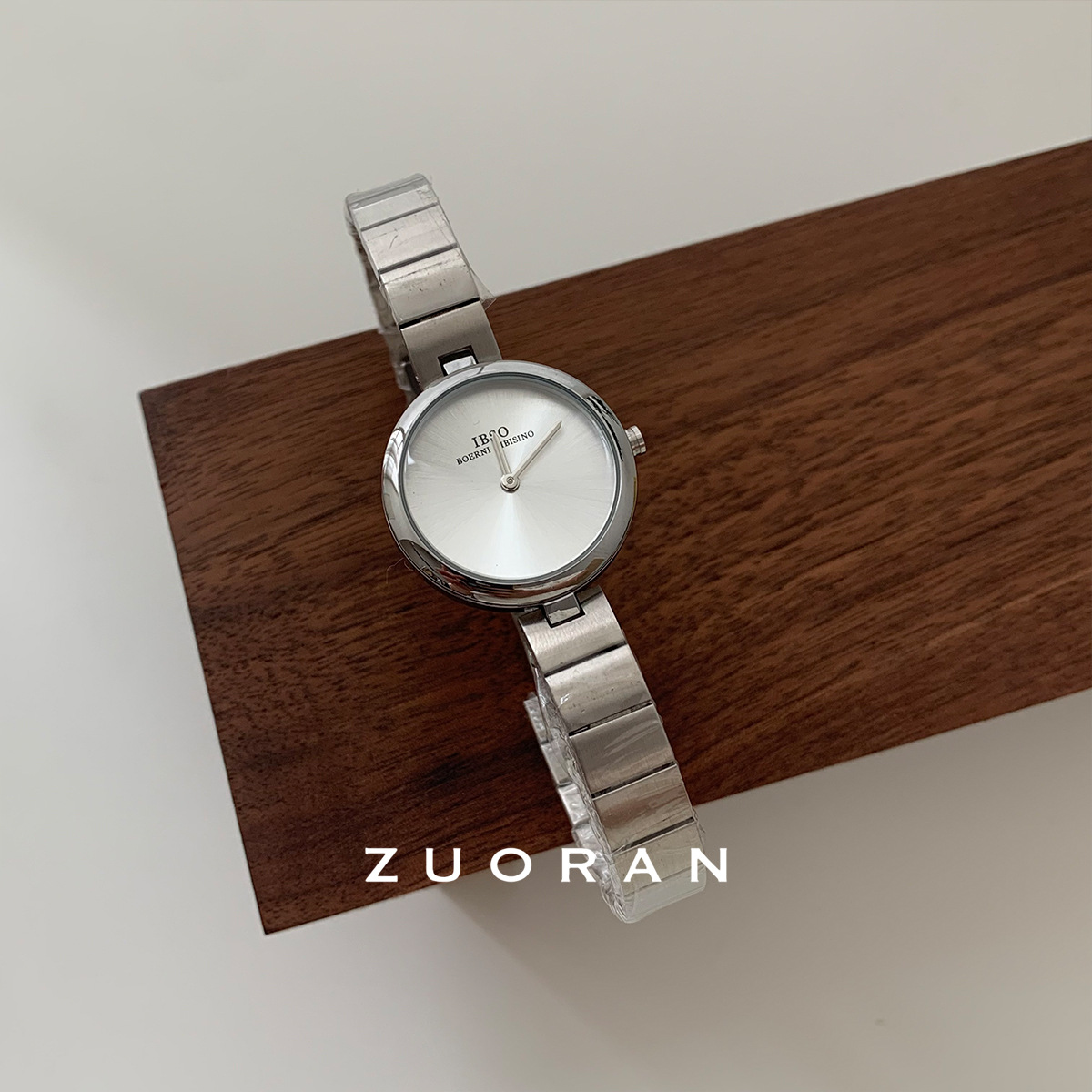 Ceas de damă argintiu cu mecanism quartz stil minimalist_voghion.com