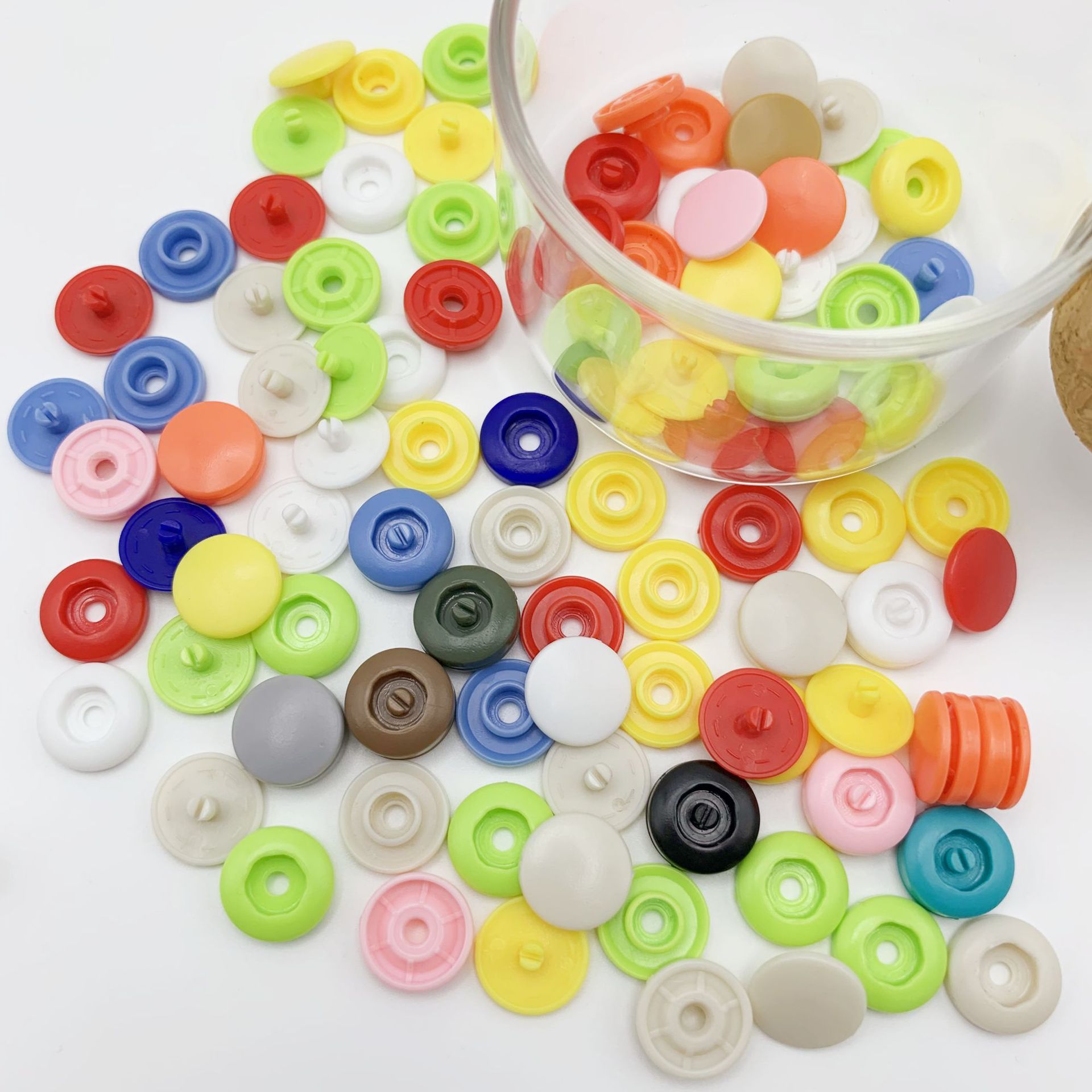 Botón de plástico de cuatro cierre de color sin herramientas botón de resina botón de mujer accesorios de botón de ropa de bebé