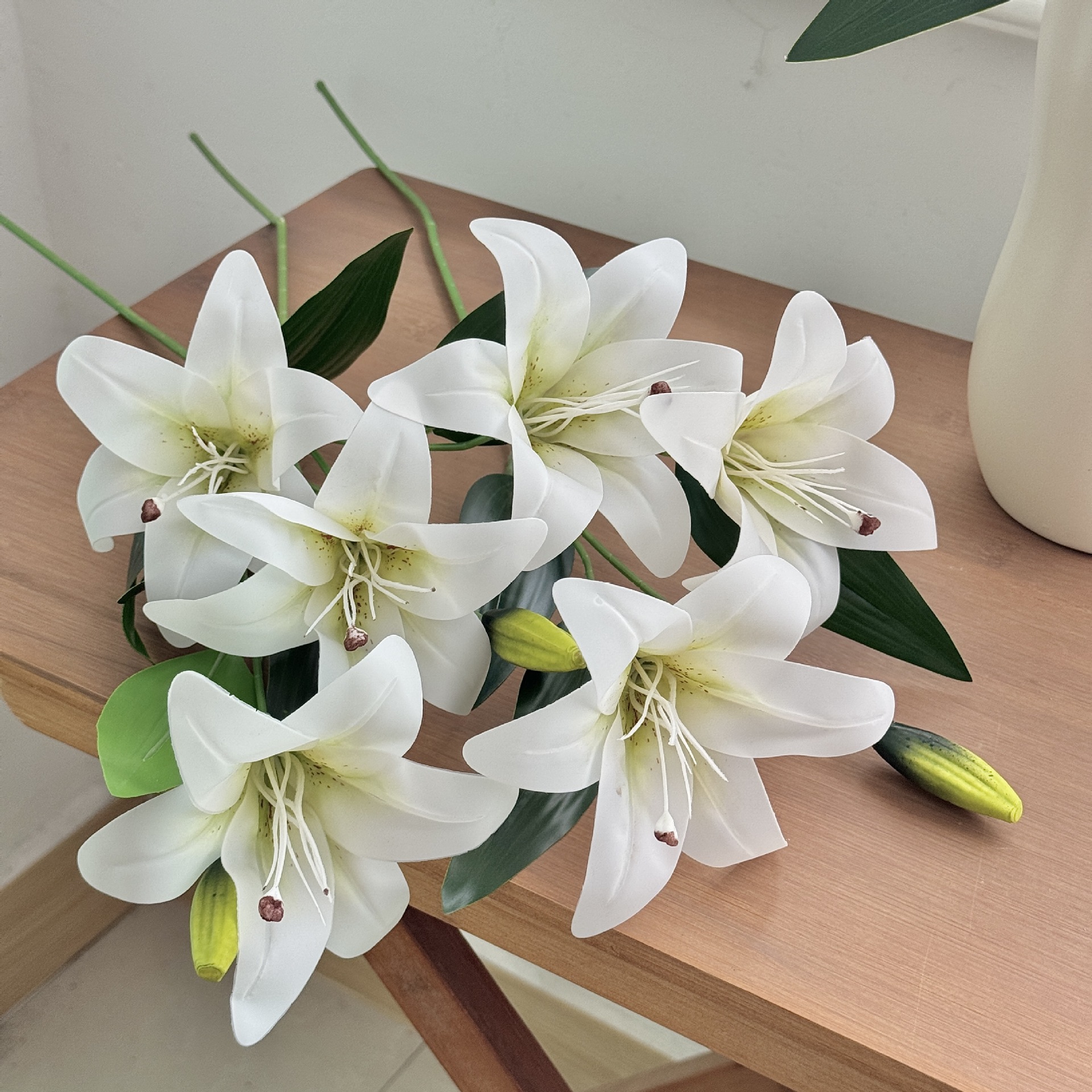 Película Lily flor artificial flor falsa decoración de la sala de estar flor de seda arreglo floral de boda decoración de interiores accesorios de fotografía