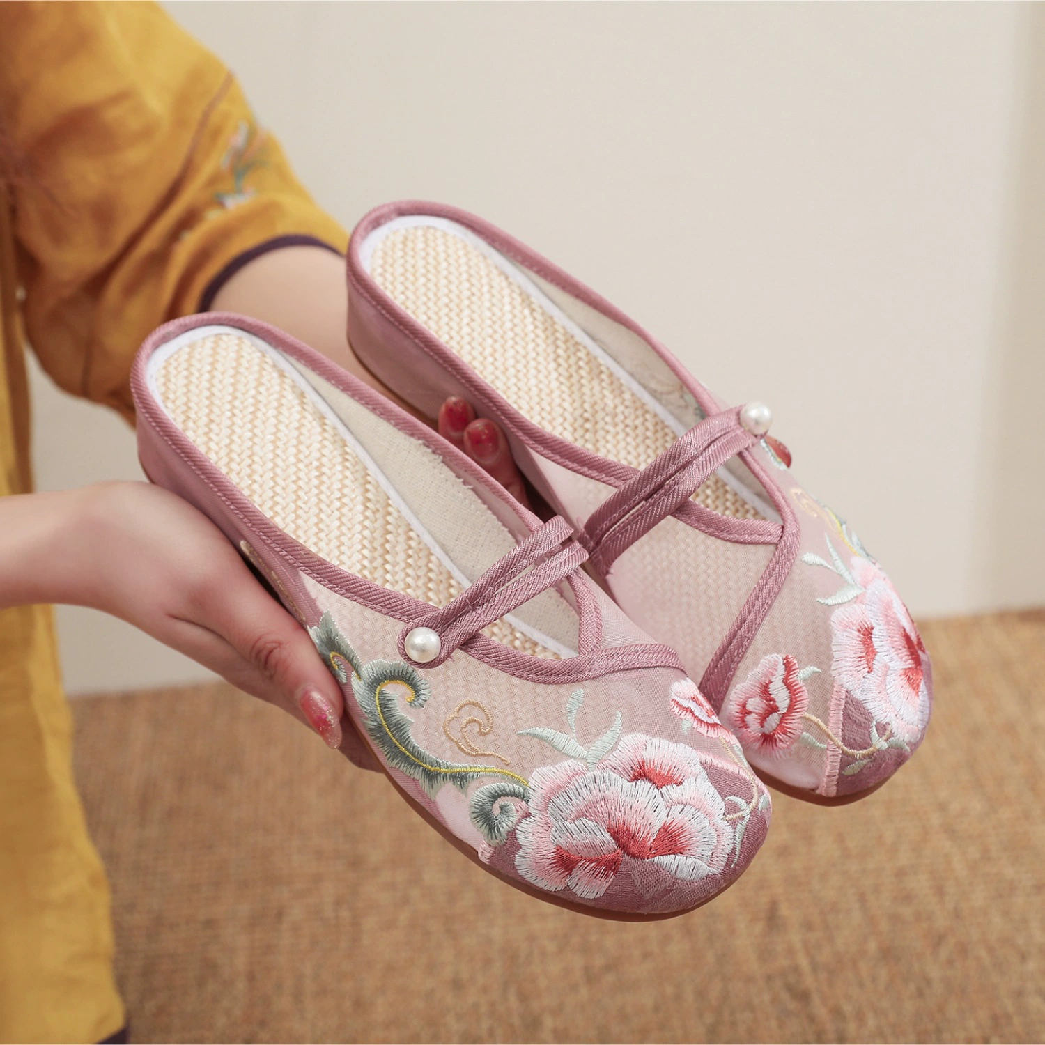[Мягкий цветок] 2024 Летняя Новая Старая Пекинская обувь с вышивкой в старинном стиле, женская обувь с вышивкой на низком каблуке, дышащая сетчатая обувь для женщин
