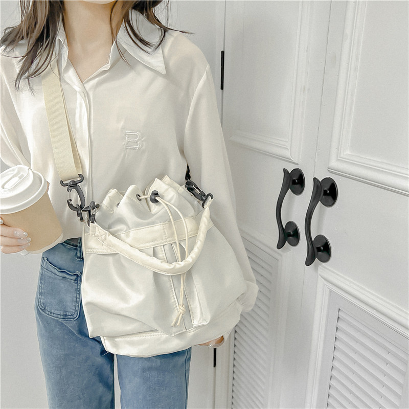 Summer Distinctive Shoulder Bag Casual Drawstring Folded Bag Large Capacity Lightweight Portable Nylon Bucket Bag for Women